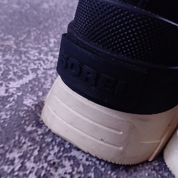 Men's Black and Cream Boots - Picture 10 of 10